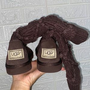KNITTED UGGS